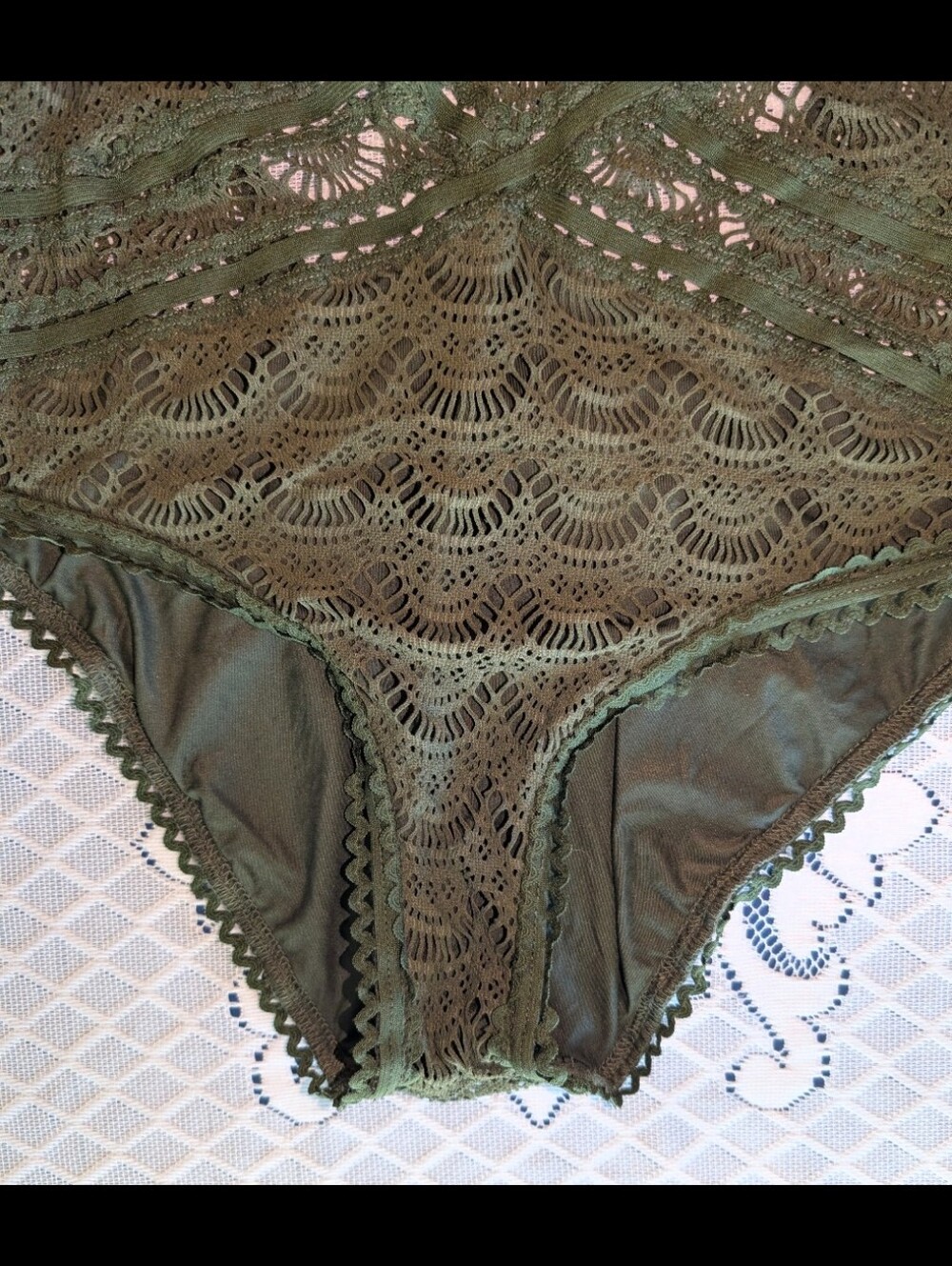Becca by Rebecca Virtue Color Play Womens Crochet One Piece Swimsuit Green Large - Picture 11 of 13
